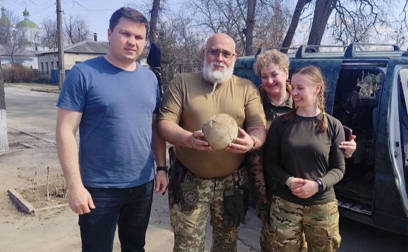 Археологи подякували добровольцям за знахідку. Фото: НІЕЗ «Переяслав»