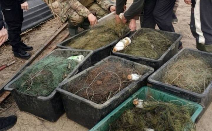 Сітки вилучили. Фото: Київський рибоохоронний патруль