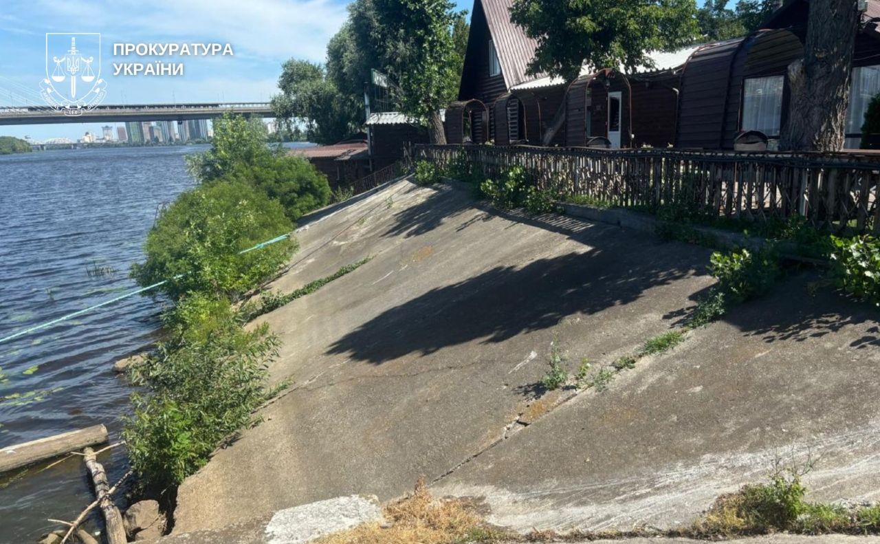 Зону відпочинку перетворили на закриту приватну територію. Фото: Київська міська прокуратура