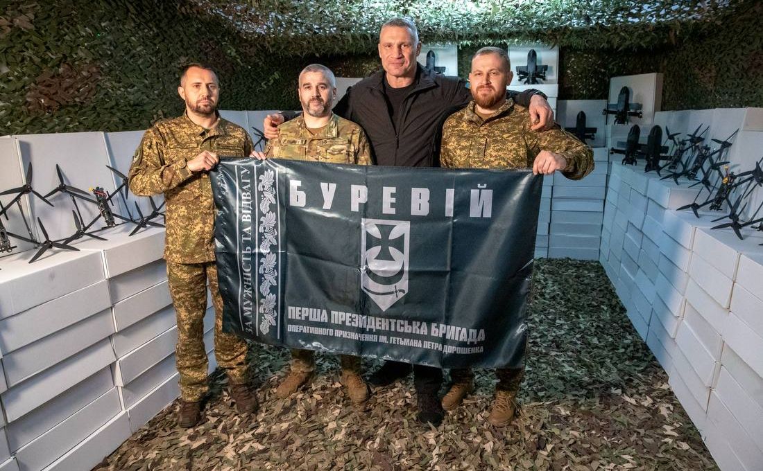 Мер Києва з військовими. Фото: Пресслужба В.Кличка