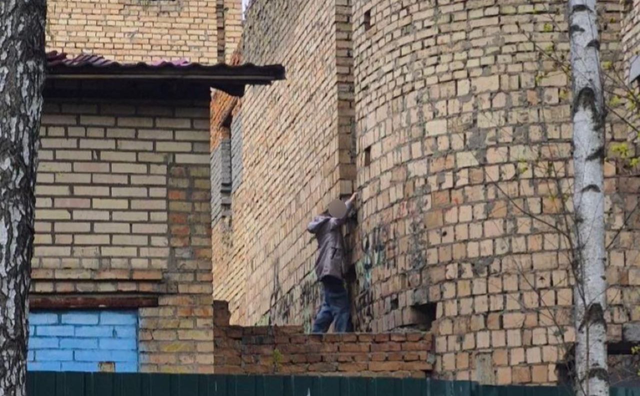 Недобуд на Виноградарі притягує необачних підлітків. Фото: КО «Муніципальна охорона»