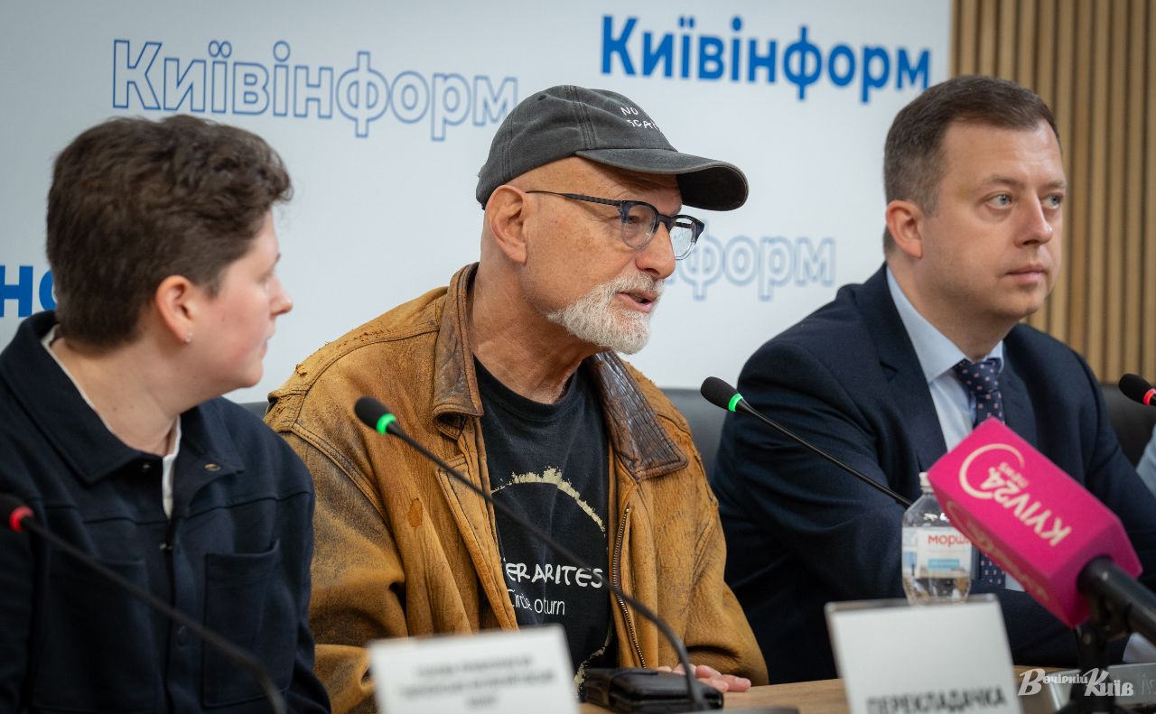 Фредерік Маркс (у центрі) під час пресконференції. Фото: Олексій Самсонов