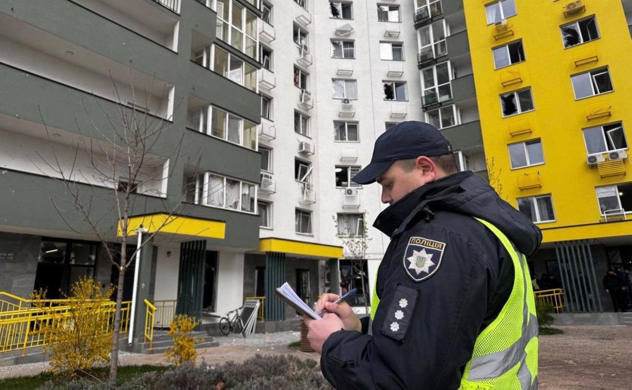Фото поліції з місця удару.