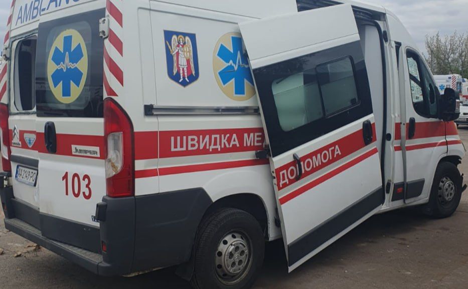 Фото авто «швидкої» опублікувала КМДА