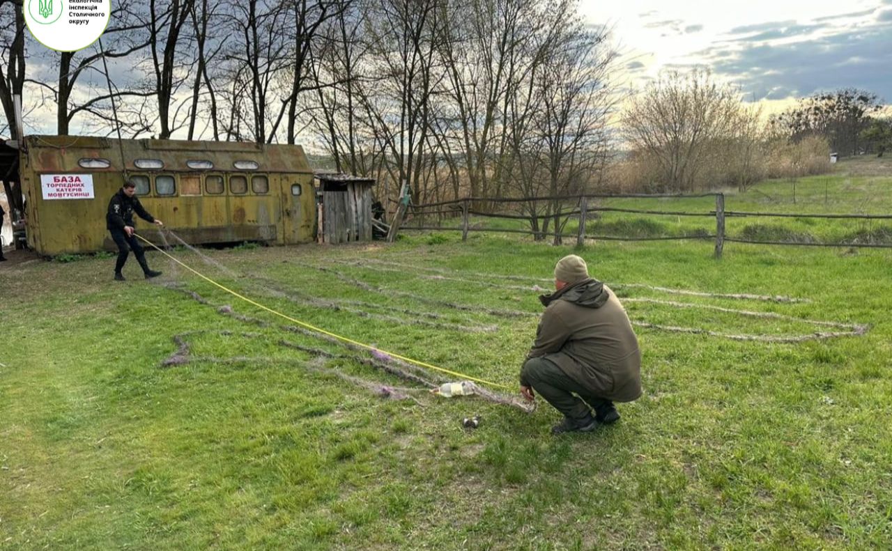 Сітки у рибалки вилучили. Фото: Держекоінспекція Столичного округу