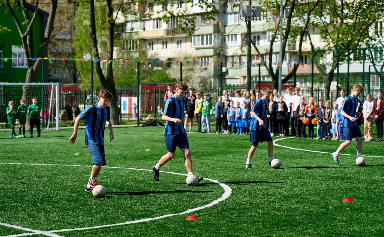 З нагоди відкриття стадіону учні ліцею влаштували справжнє спортивне свято
