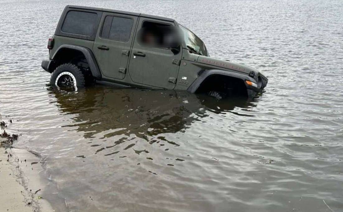Авто у застоці без водія та пасажира. Фото: КАРС