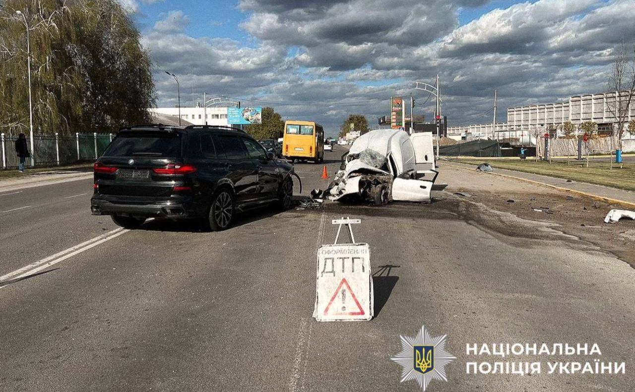 На місці зіткнення авто на Київщині. Фото: Нацполіція