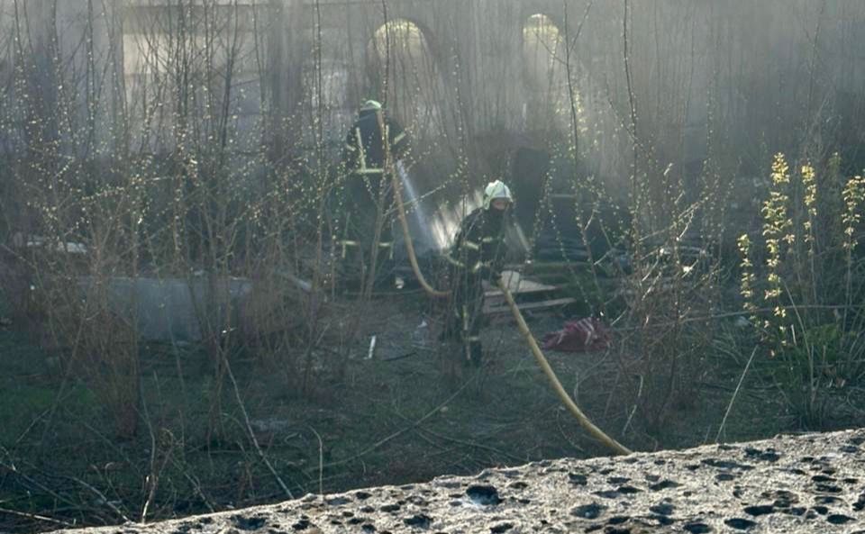 Пожежу загасили рятувальники. Фото: поліція Києва
