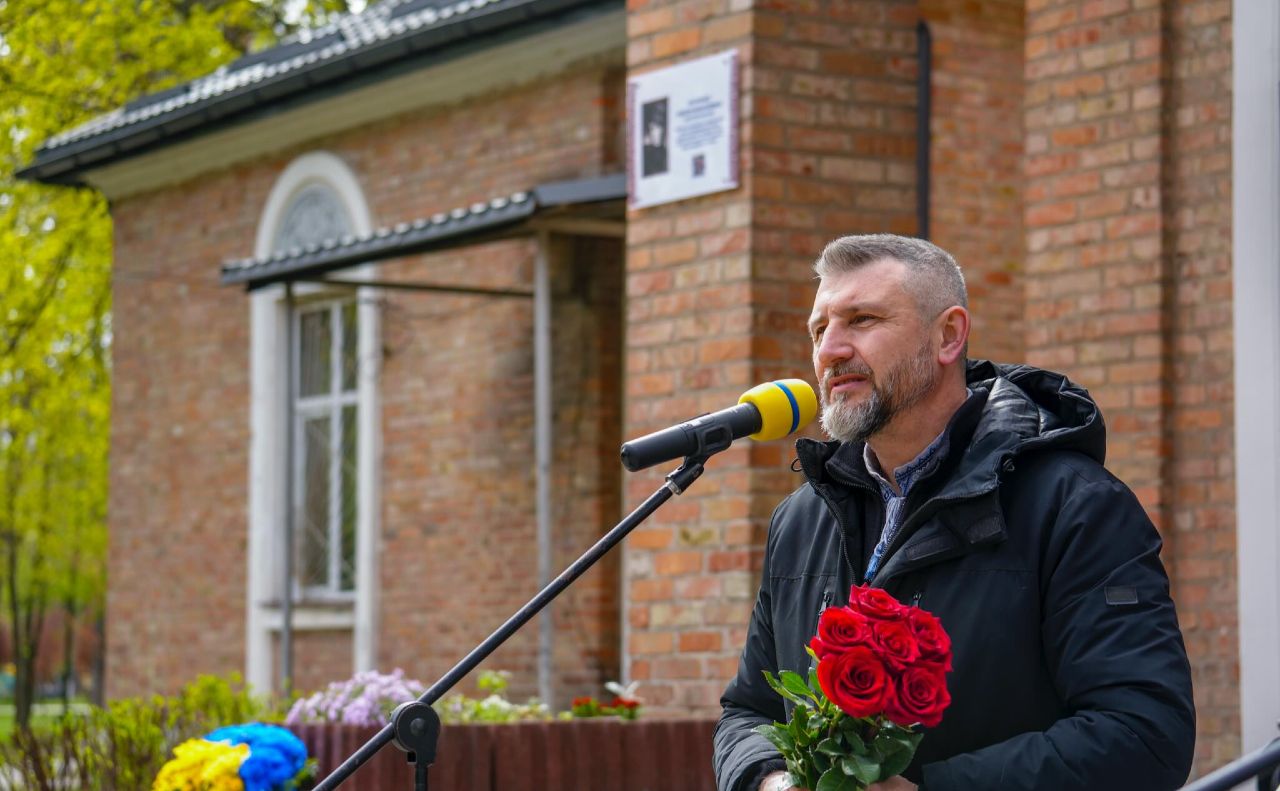 Відкриття меморіальної дошки. Фото: Бучанська міська рада