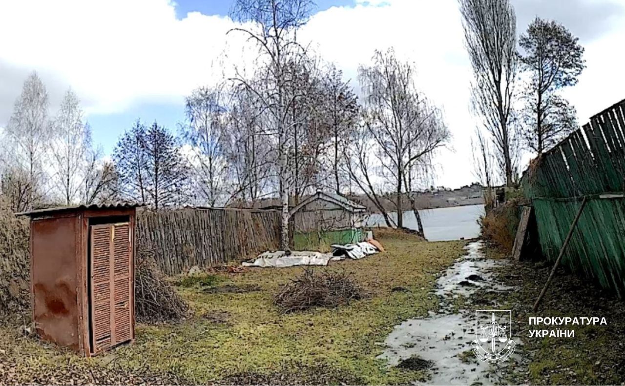 Правоохоронці вимагають звільнити ділянку від дерев’яних споруд і повернути її громаді