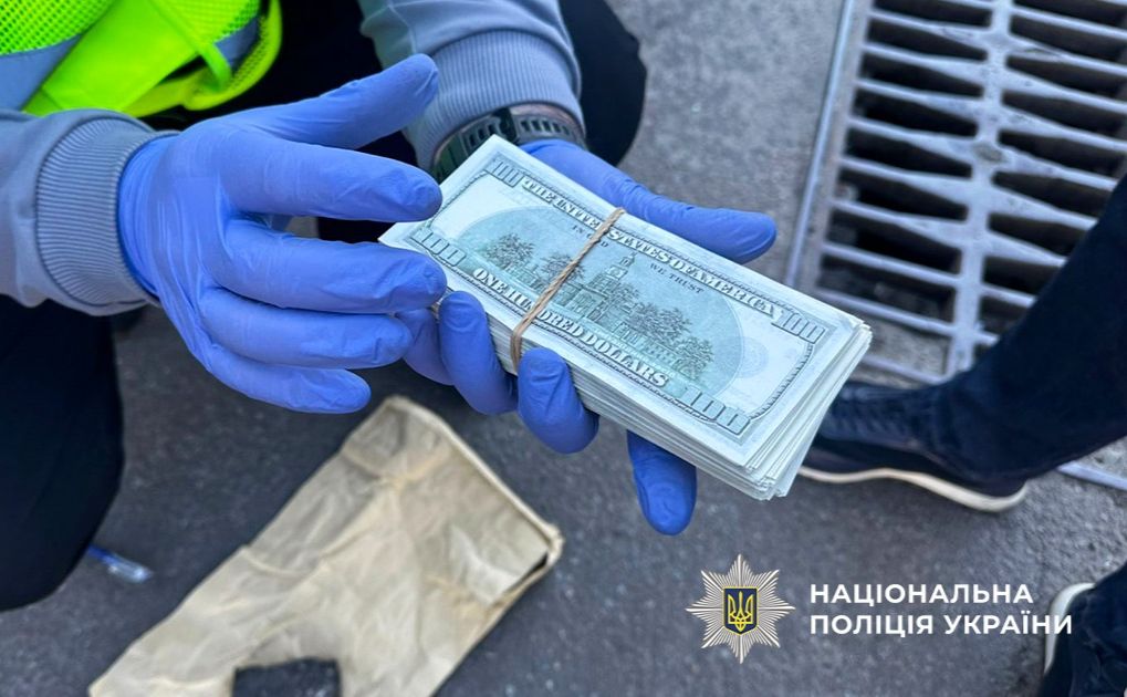 Вирішити питання затрманий обіцяв за 25 тисяч доларів. Фото: поліція Києва