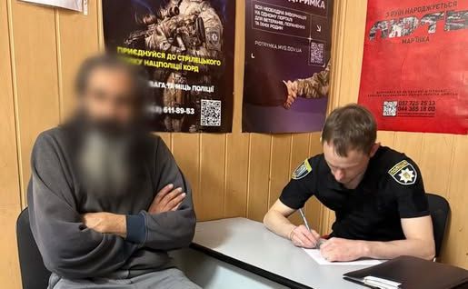 Чоловік поводився неадекватно. Фото: поліція Києва