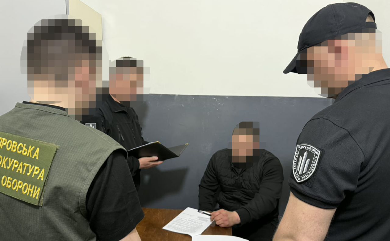 Військовослужбовцю інкримінують три статті Кримінального кодексу. Фото: ДБР