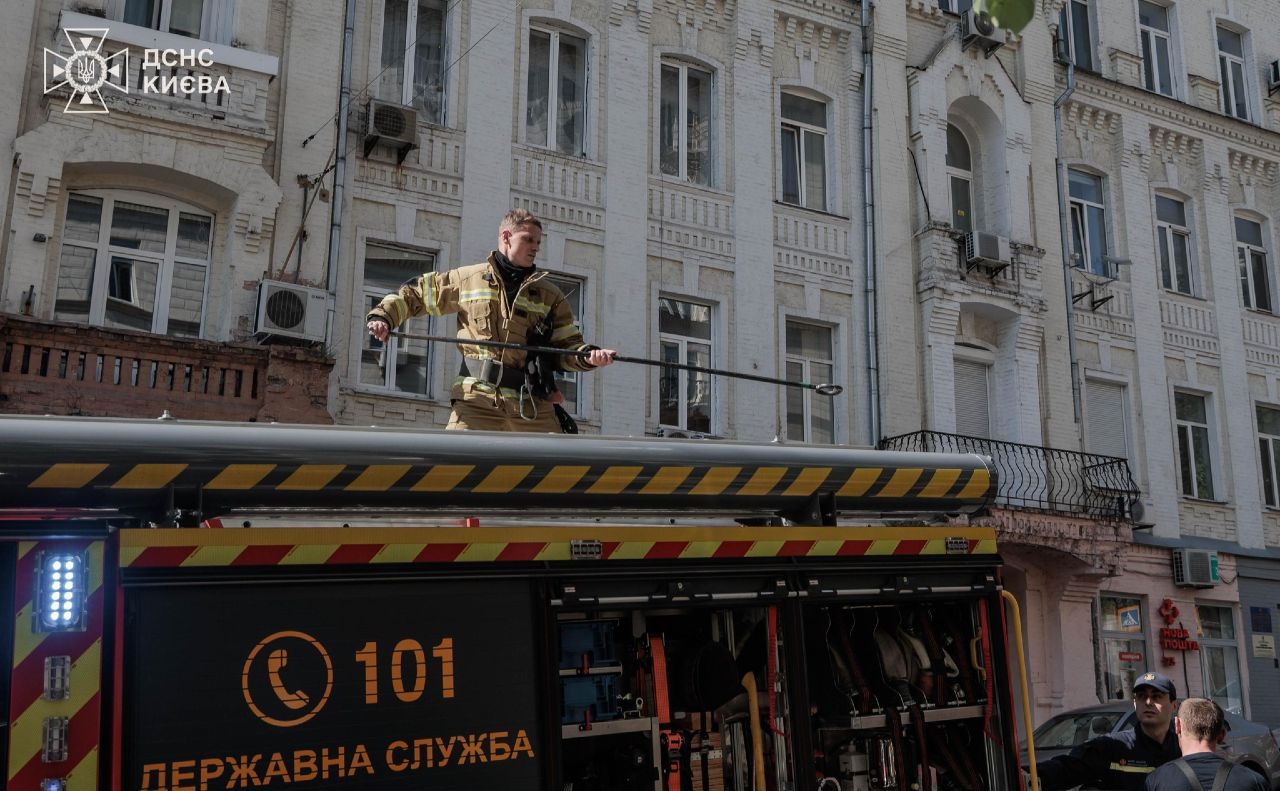 На місці події працювали 15 рятувальників