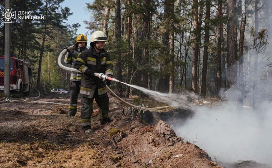 Ліквідація пожежі у зоні відчуження триває