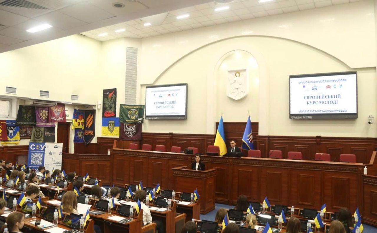 Активна молодь столиці у Київраді. Фото: ДСК