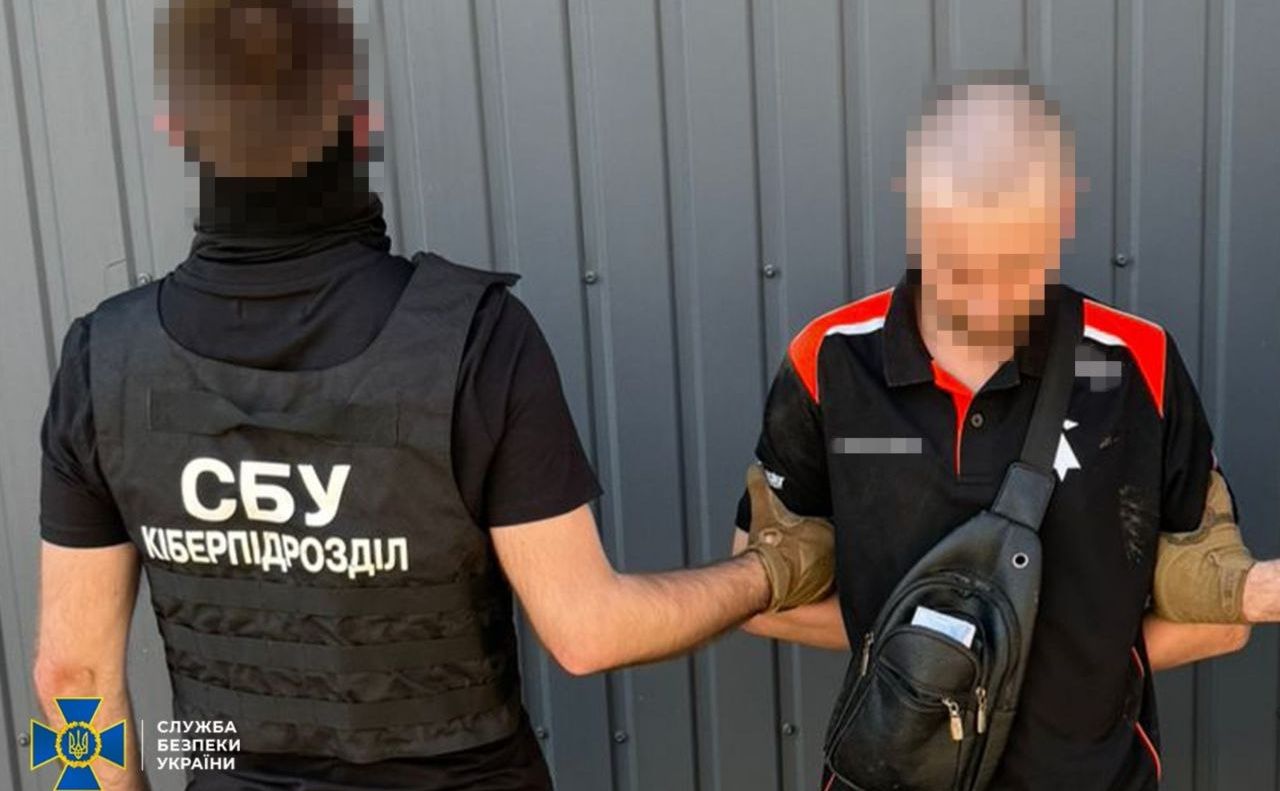 Виконавцем виявився мобілізований військовослужбовець, який самовільно залишив частину на Харківщині. Фото: СБУ (телеграм)