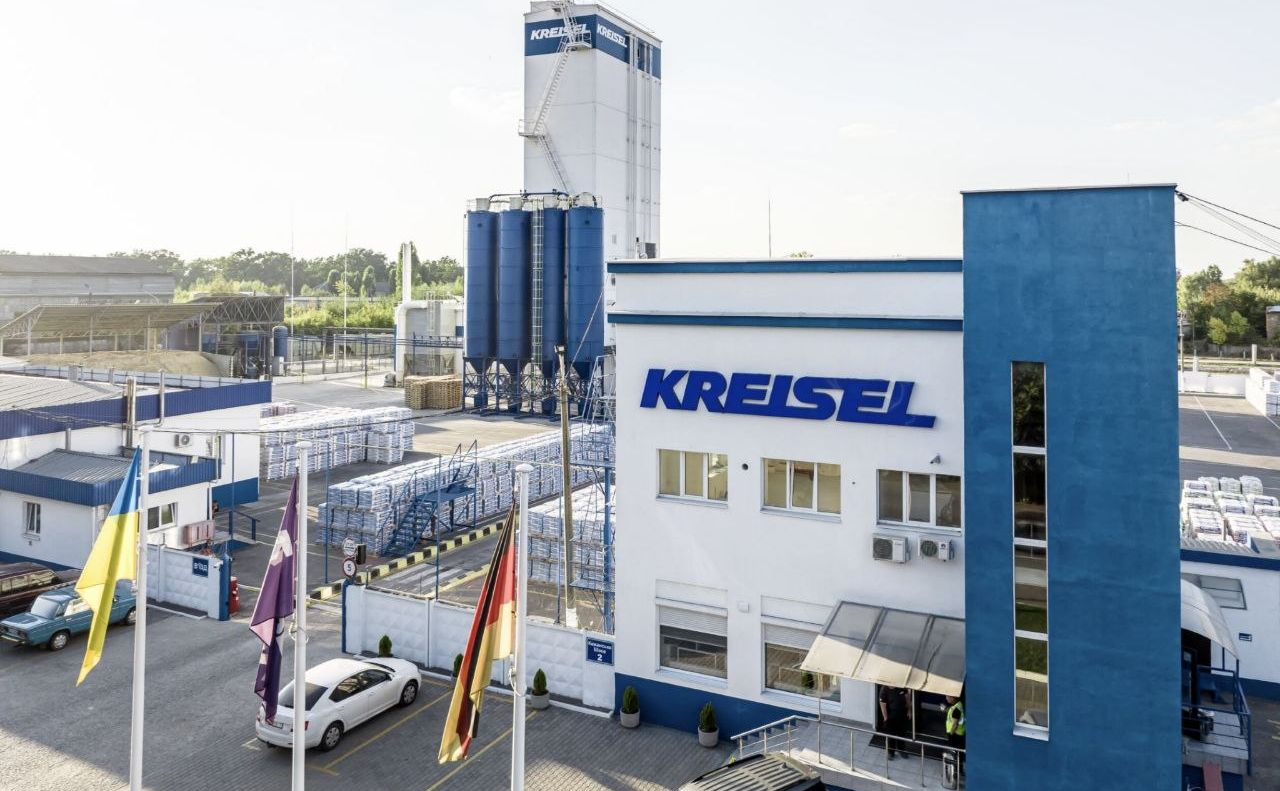Завод KREISEL виробляє суміші для будівництва.