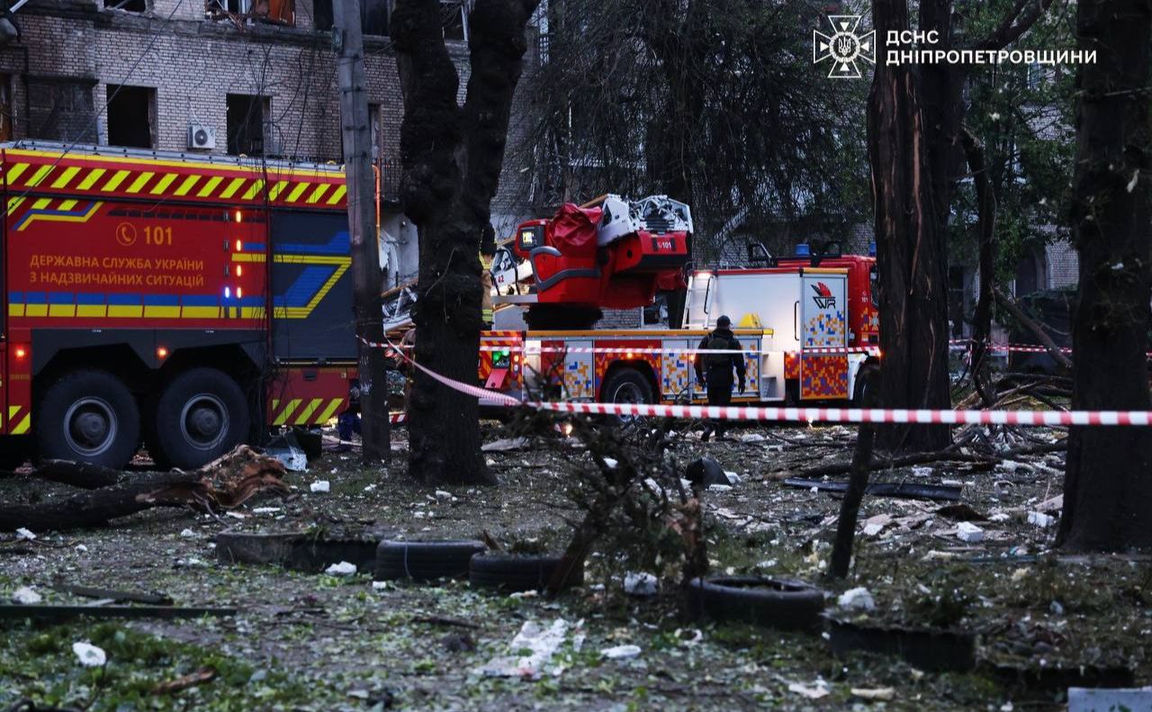 Рятувальники ліквідовують пожежі у житлових кварталах Дніпра та області. Фото: ДСНС Дніпропетровщини