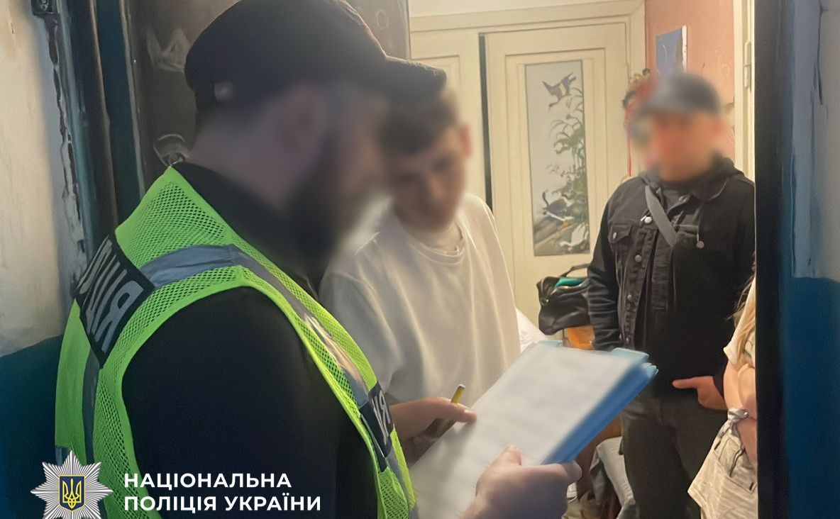 Правоохоронці затримали шахрая, який викрав гроші у родини загиблого воїна. Фото: Національна поліція України