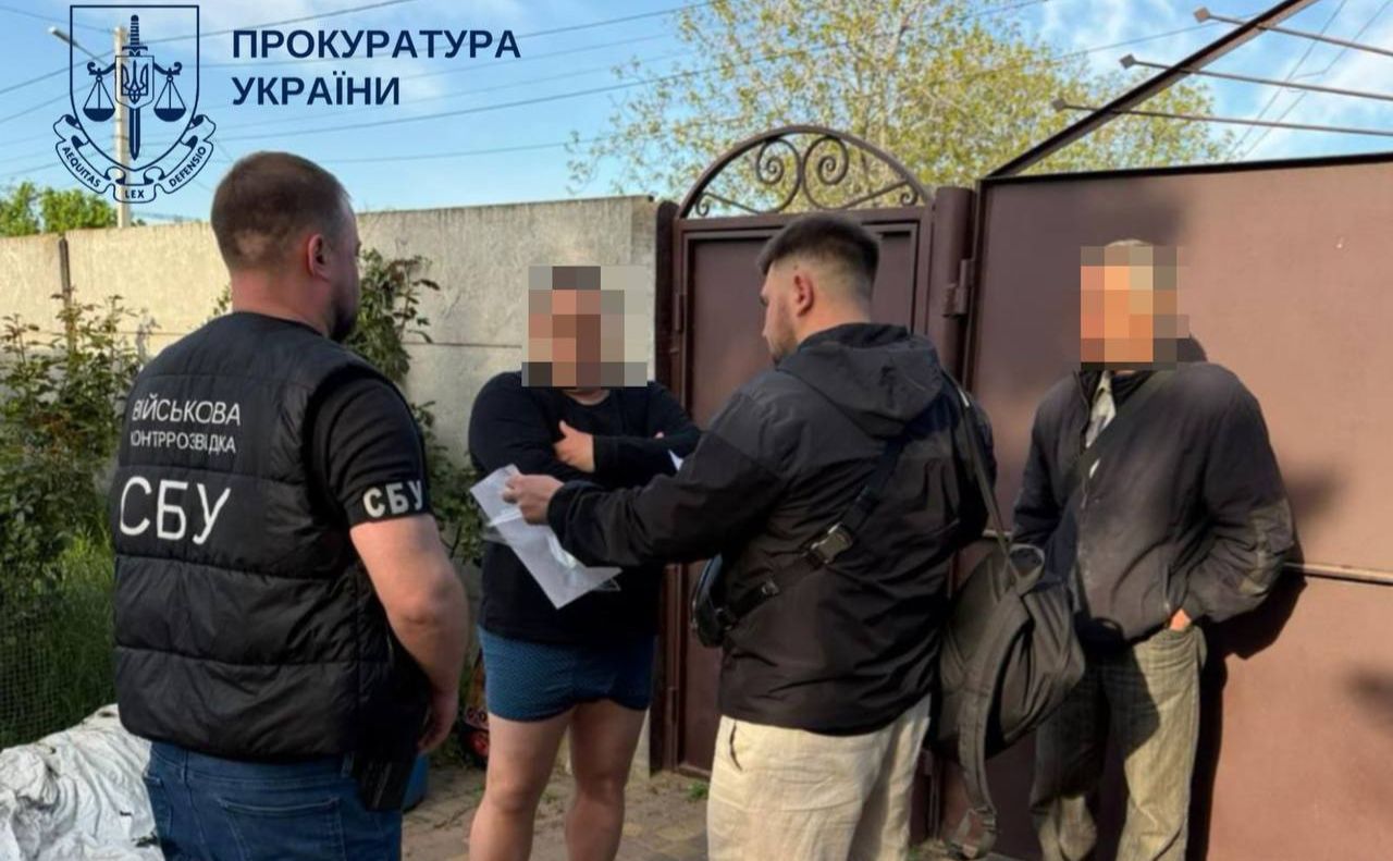 Правоохоронці затримали підозрюваних агентурної мережі. Фото: Прокуратура України