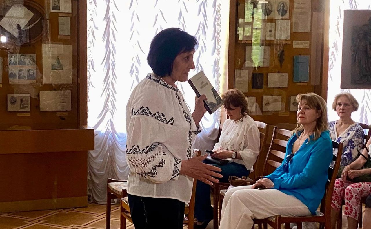 Таїсія Шаповаленко розповіла про свою нову книгу. Фото: ДСК