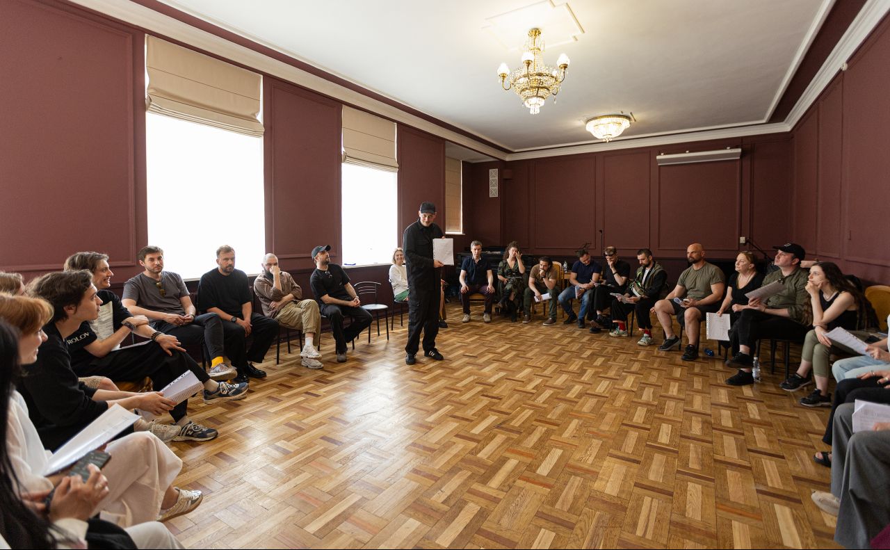 Зустріч команди, яка працювіатиме над виставою. Фото: Юлія Вебер