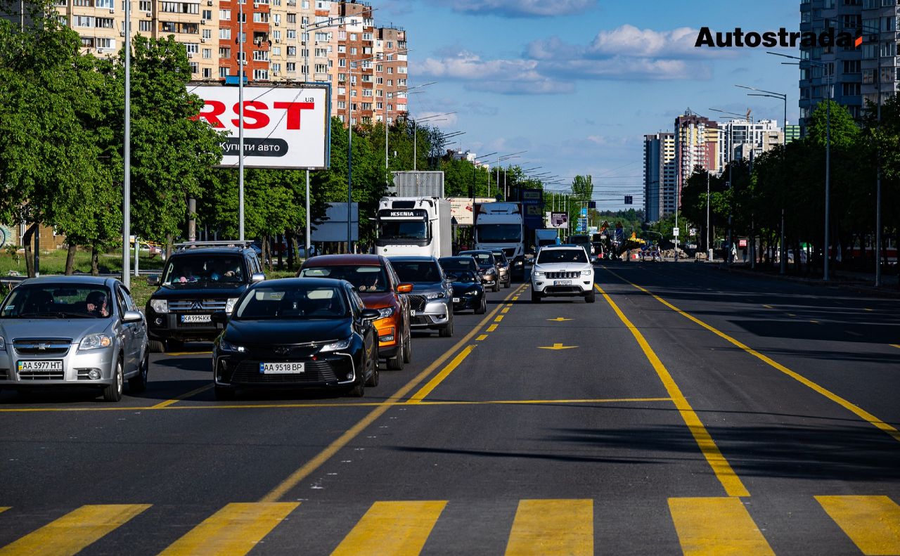 На відремонтованій частині шосе. Фото: Автострада