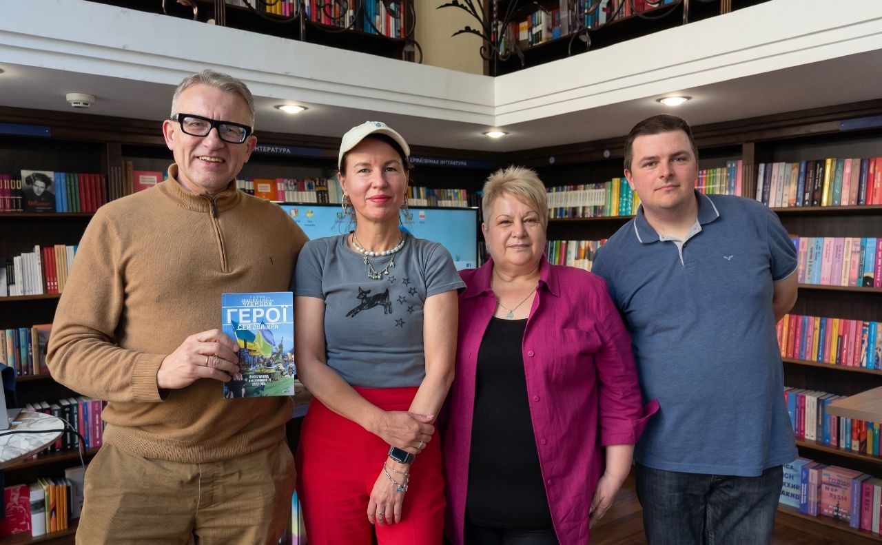 У Києві відбулася презентація книги нідерландської журналістки Федри Веркговен «Усі наші герої лежать тут. Оповіді з Марсового поля».Фото: Facebook-сторінка Івана Степуріна