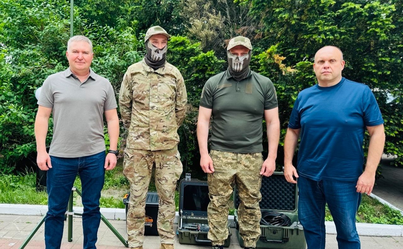 Військовим передали техніку для БпЛА. Фото зі сторінки Тараса Криворучка у Фейсбук