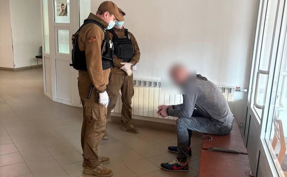 Муніципали вгамували бешкетника. Фото: Муніципальна охорона