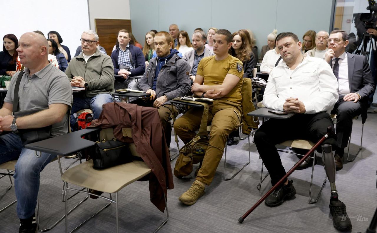 Учасники тренінгу «Безбар’єрність. Коректна комунікація». Фото: Борис Корпусенко