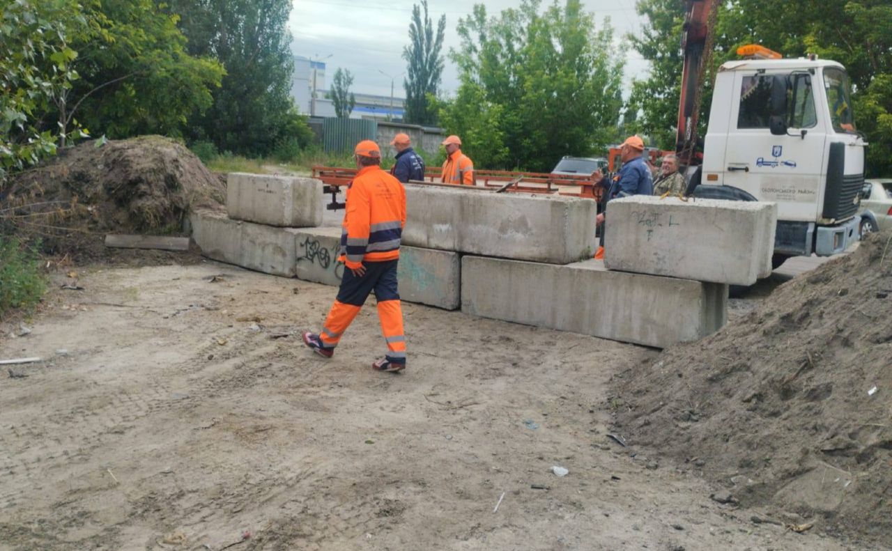 Ділянку вулиці Кульженків заблокували. Фото: відділ з благоустрою Оболонскої РДА