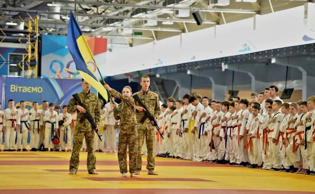 Учасники турніру вшанували пам’ять Героїв-десантників. Фото: ГО «Громадсько-військовий рух»