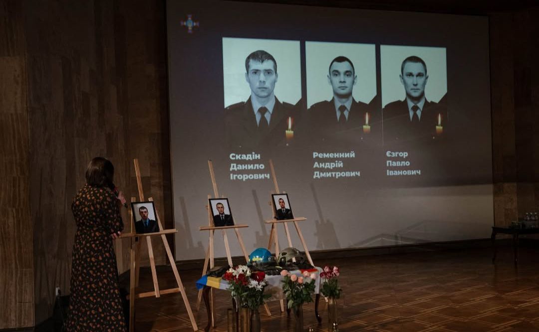 У Музеї війни згадали життєвий шлях, мрії та подвиг трьох київських вогнеборців, які загинули в Солом’янському районі. Фото: Музей війни / Facebook.