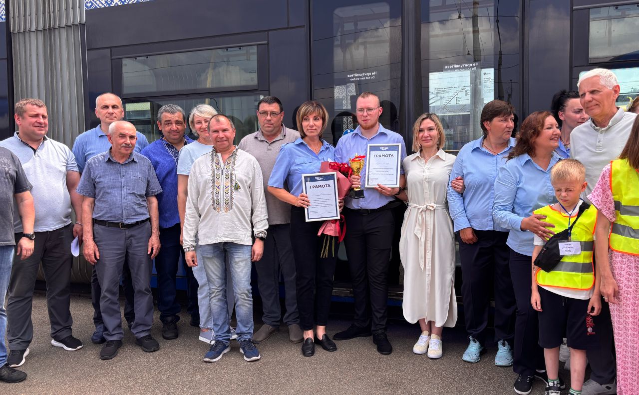 Водії КП «Київпастранс» Андрій Бічев та Наталія Гавриленко. Фото: Вечірній Київ