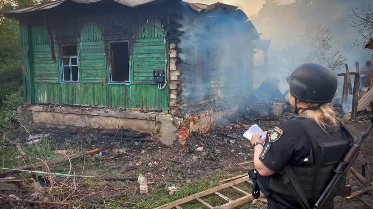 Ворог продовжує тероризувати Сумську область. Фото: Нацполіція