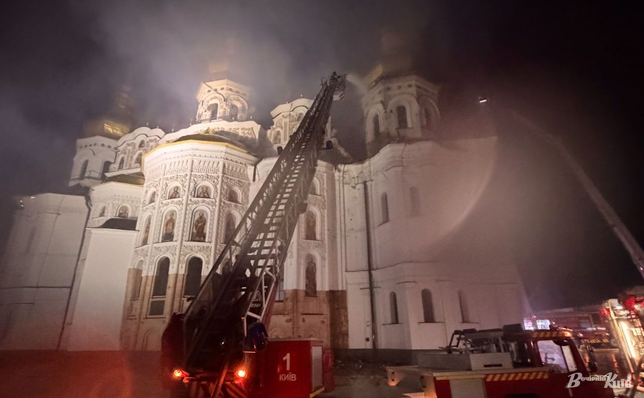 Пожежу в Успенському соборі вже погасили. Фото: Олексій Самсонов