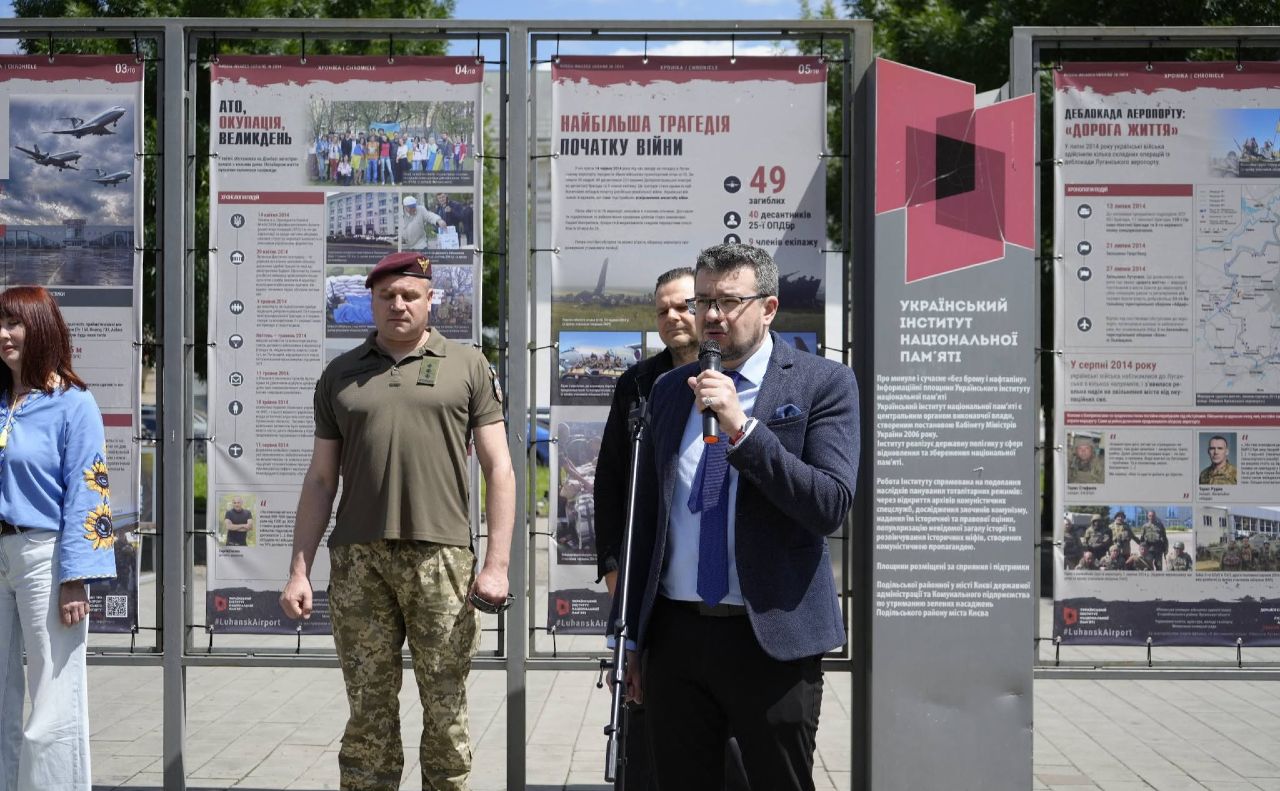 На відкритті виставки на Контрактовій площі. Фото: УІНП