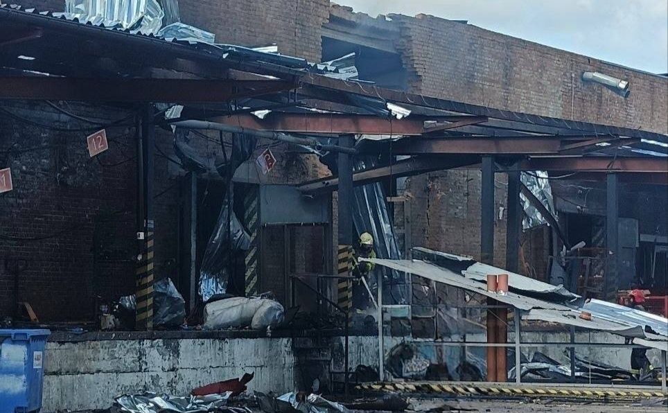 Росіяни двічі атакували хаб безпілотниками. Фото: Нова Пошта