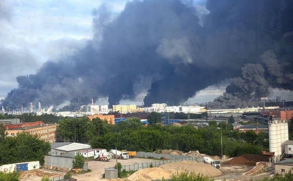 Пожежа охопило нафтопереробний завод у Капотні. Фото з відкритих джерел