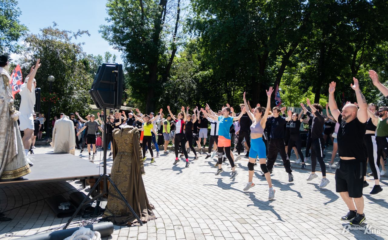 Під час розминки перед змаганнями у парку Шевченка. Фото: Максим Сосюра