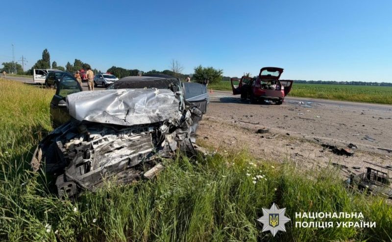 Розбиті авто та загиблі люди: автотроща під Києвом. Фото: Нацполіція