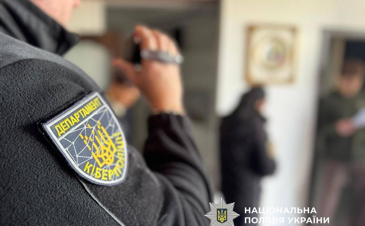 Офіційно оформити договір купівлі-продажу онлайн — лише через «Дію». Фото: Кіберполіція у Фейсбук