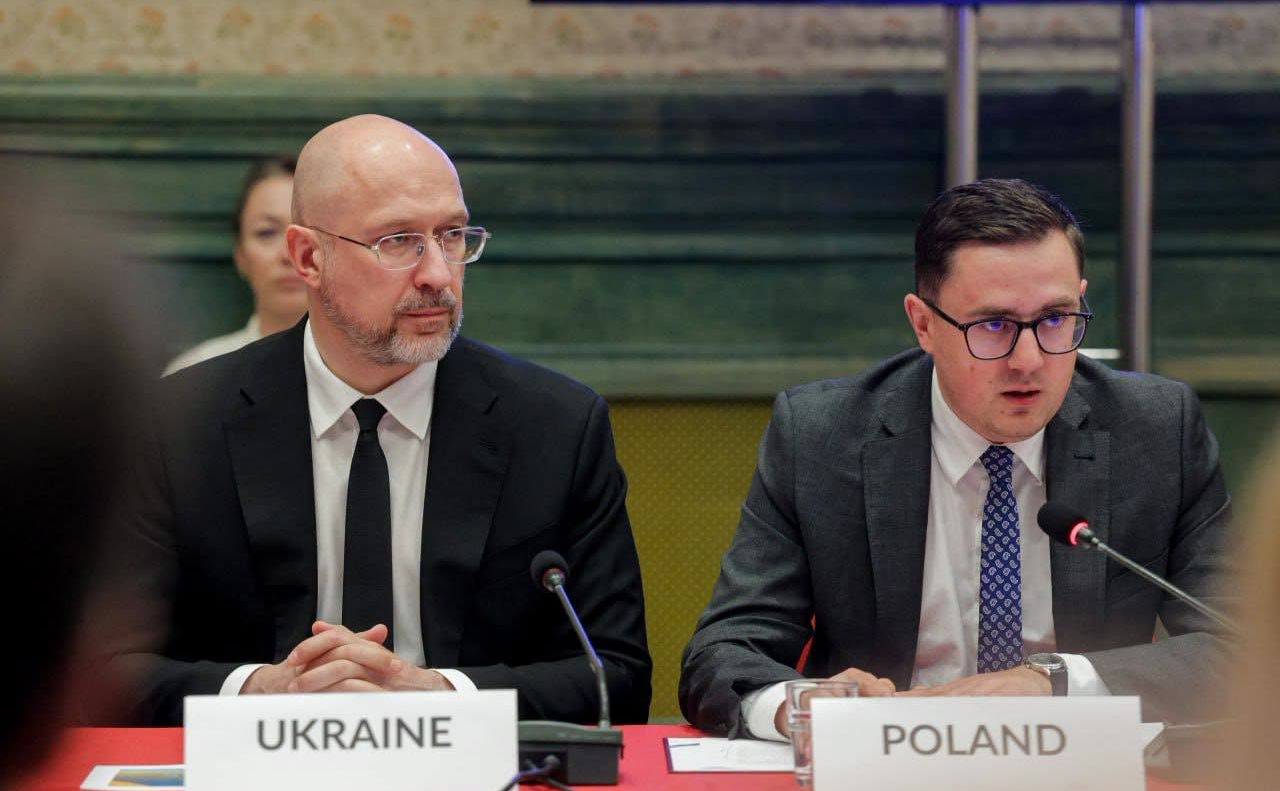 Денис Шмигаль разом з Міністром енергетики Польщі Мілошем Мотикою на полях конференції URC у Ґданську. Фото: Міненерго