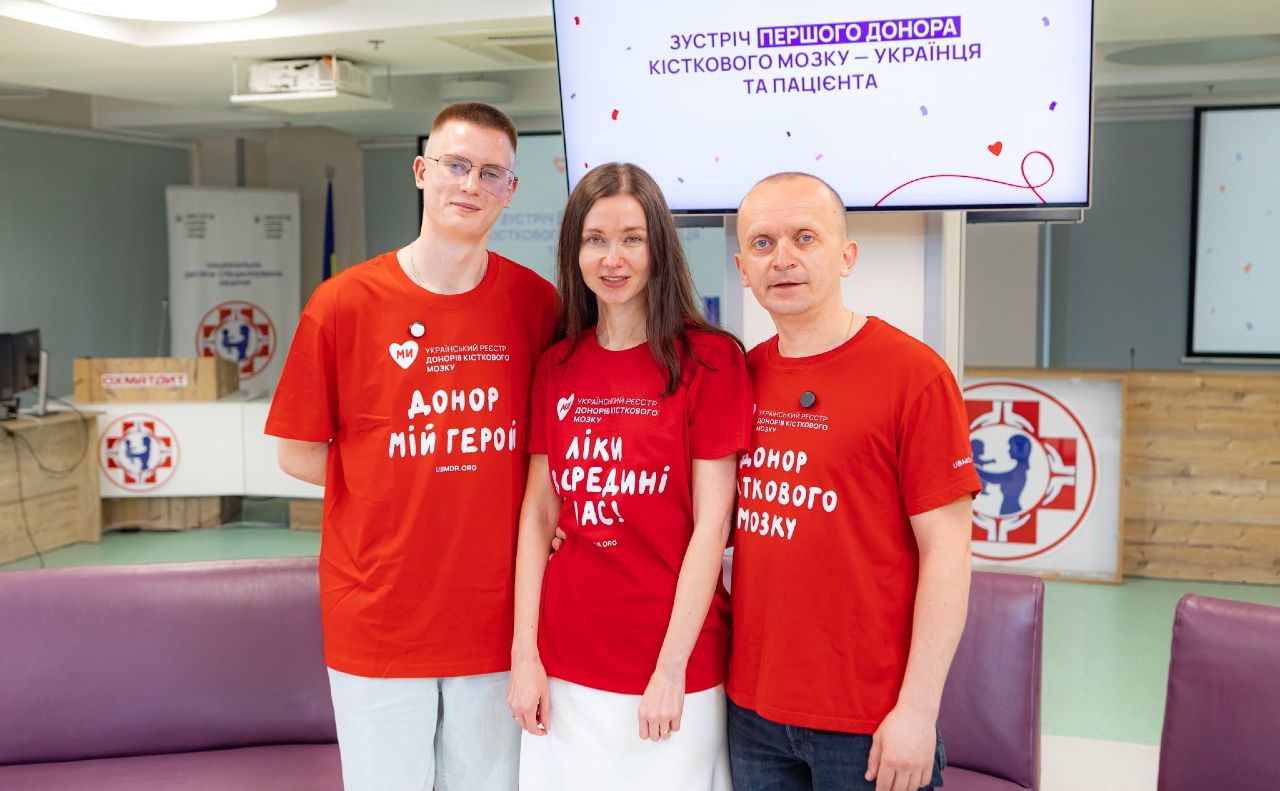Реципієнт Олег та донор Роман зустрілися в Охматдиті. Фото: Український реєстр донорів кісткового мозку