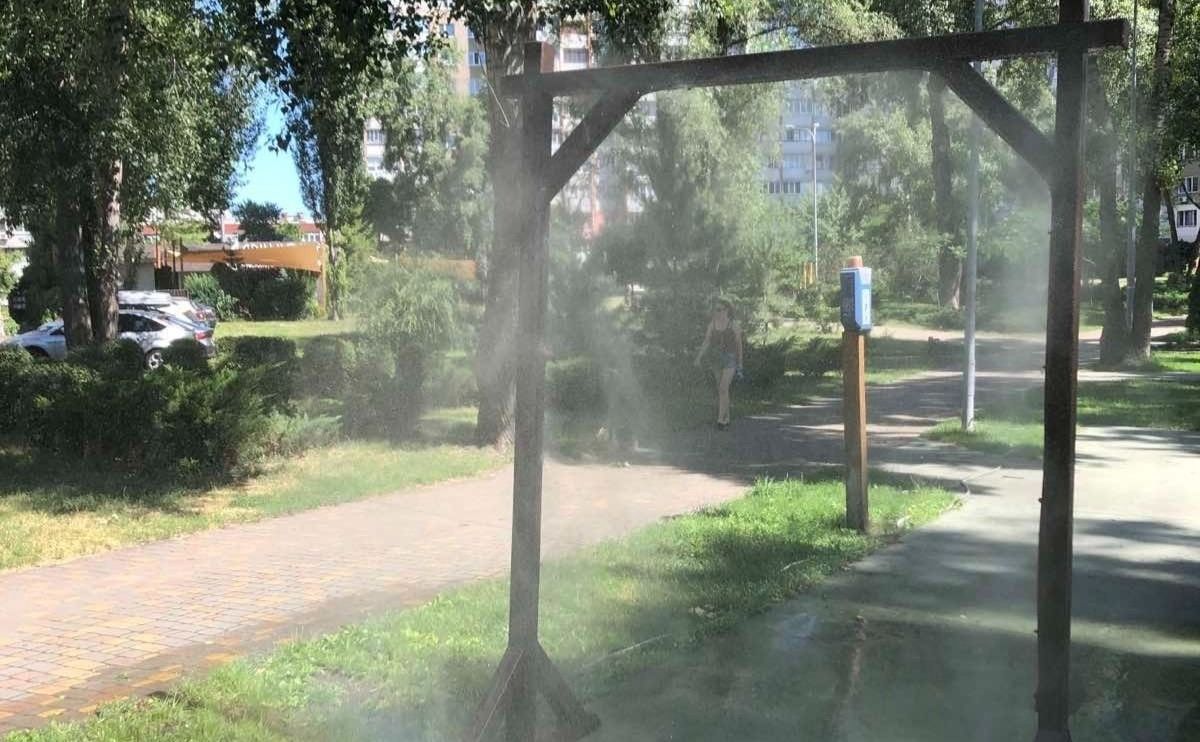 Рамка з водяним розпиленням. Фото: КМДА