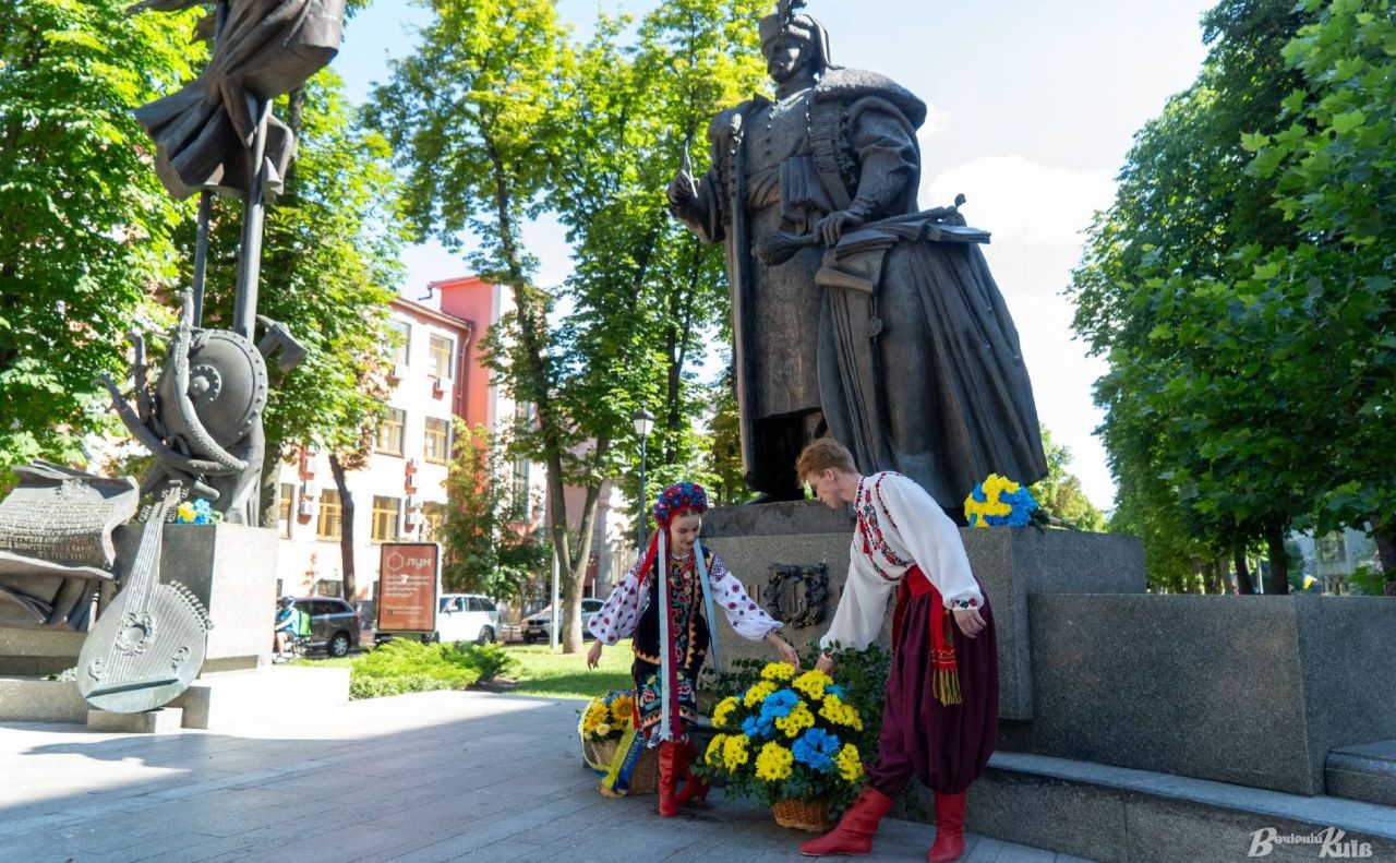 Традиційно у столиці вшанують творця першої української Конституції Пилипа Орлика. Фото: Олексій Самсонов