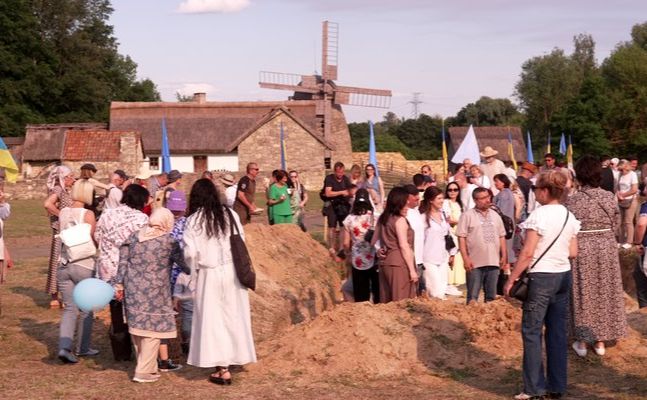 Закладення фундаменту майбутнього дому. Фото: Суспільне. Крим